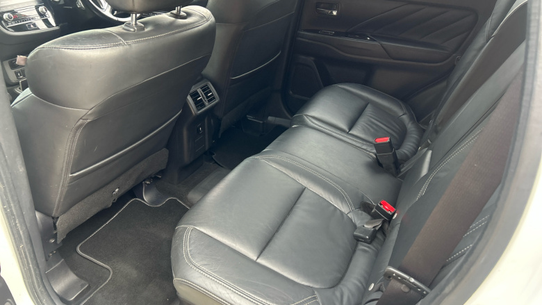 Mitsubishi Outlander 2.4 PHEV Dynamic Safety 5dr Auto Estate